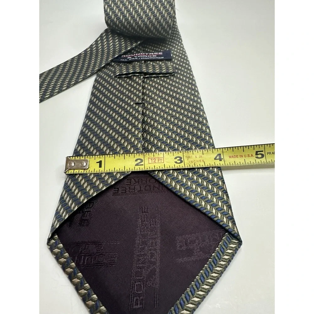 Roundtree & Yorke Tie Blue Herring Bone Pattern 100% Silk‎ Handmade in USA